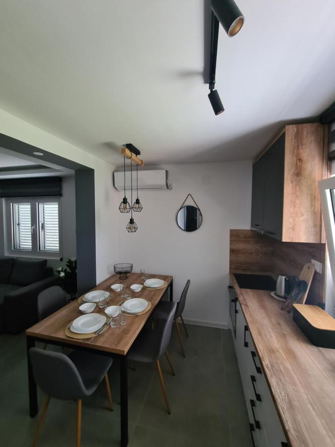 Apartment Nikcevic Tivat Eksteriør bilde